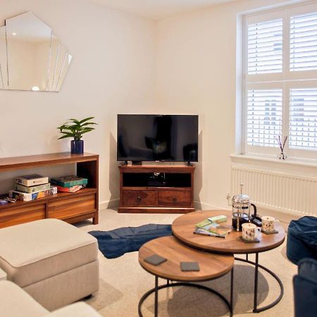 Villa Stunning 2 Bed With Private Patio And Free Parking Cheltenham Exterior foto