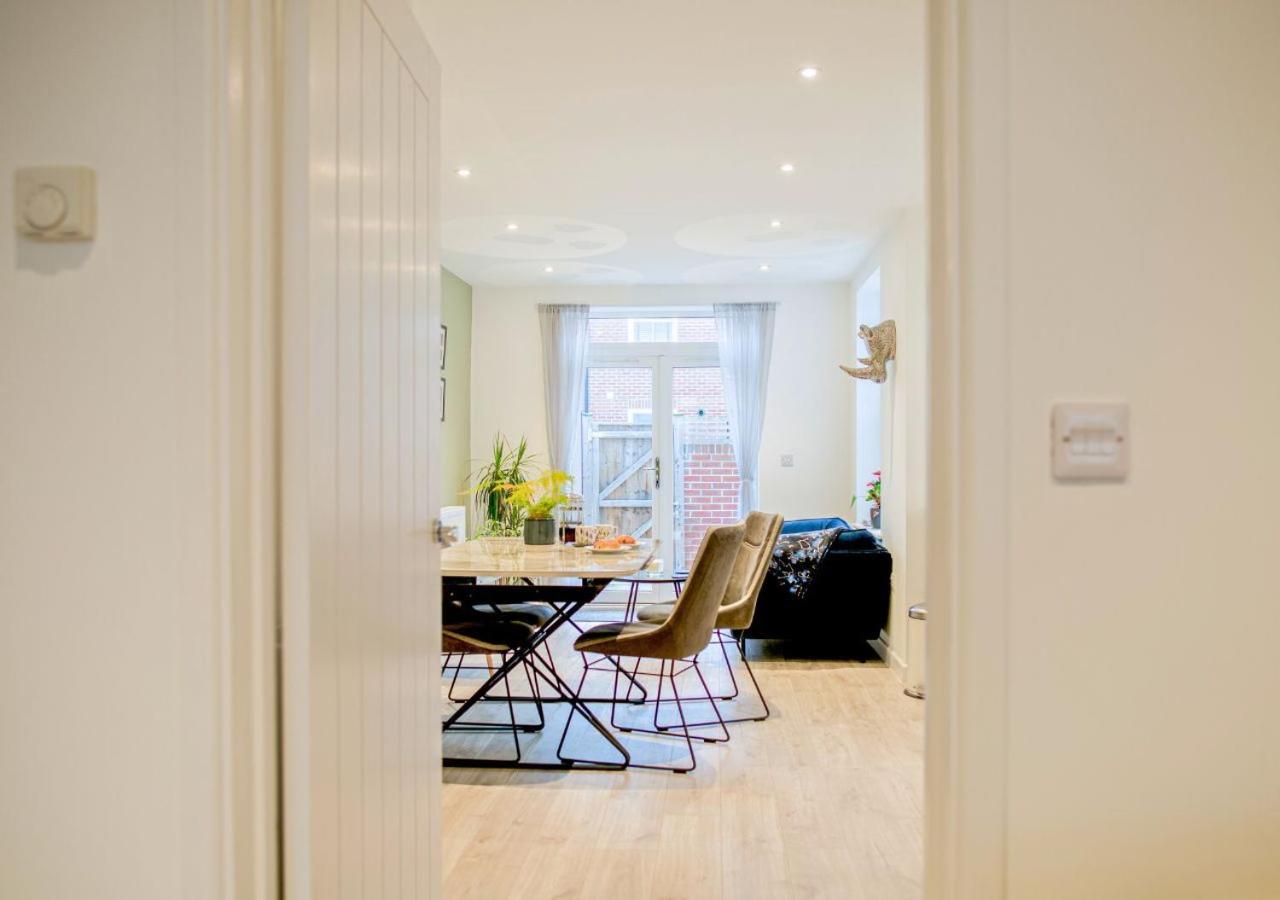 Villa Stunning 2 Bed With Private Patio And Free Parking Cheltenham Exterior foto